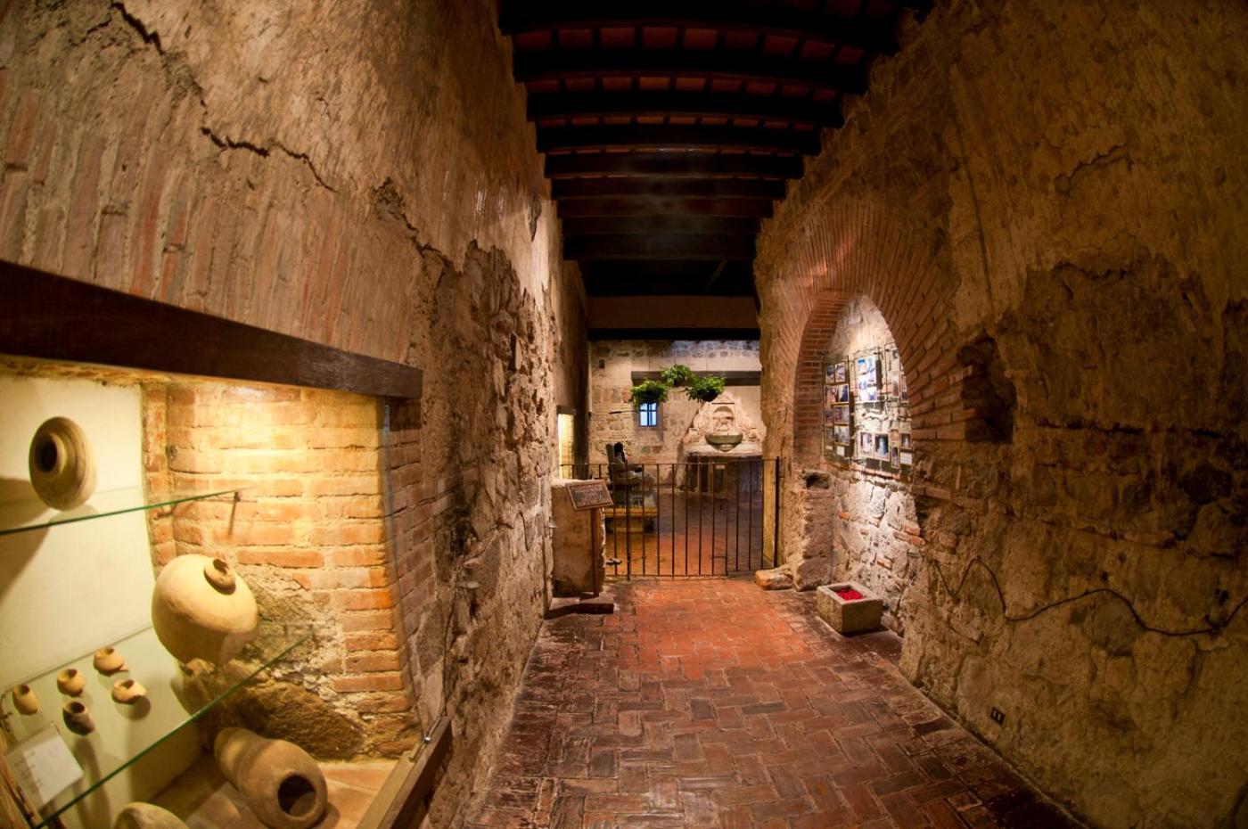 Hotel Museo Spa Casa Santo Domingo Antigua Kültér fotó The narrowest street in the world