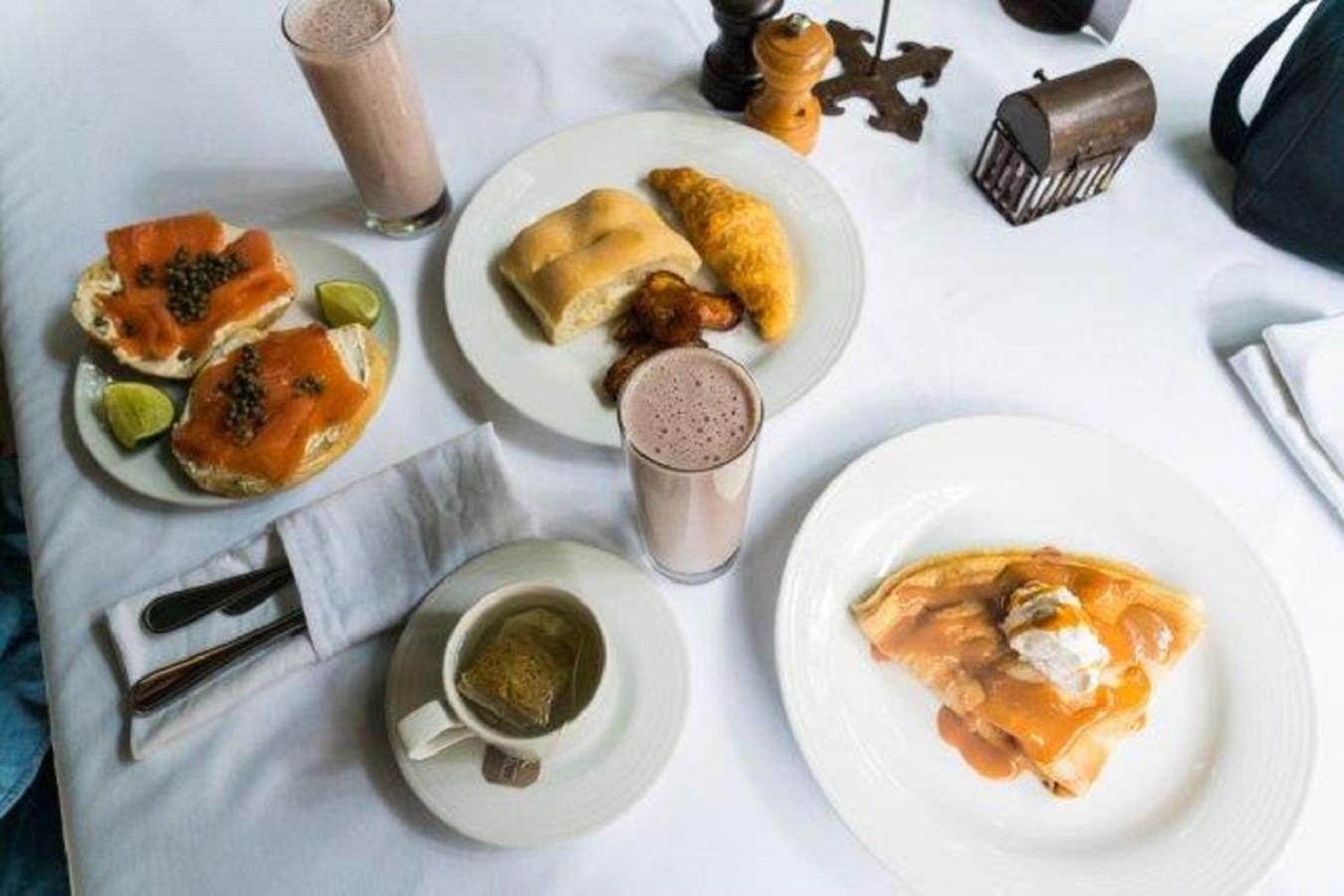 Hotel Museo Spa Casa Santo Domingo Antigua Kültér fotó A typical breakfast in the Dominican Republic