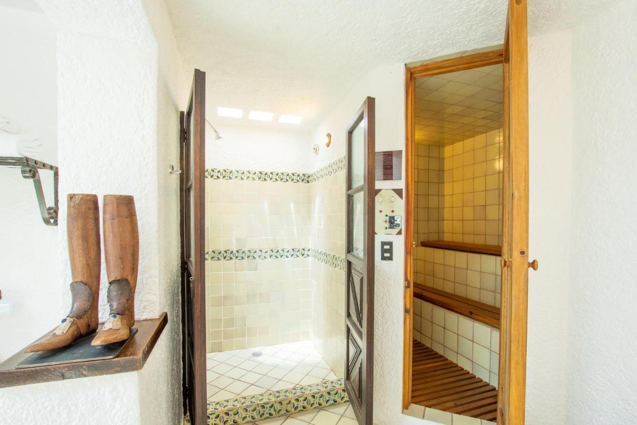 Hotel Museo Spa Casa Santo Domingo Antigua Kültér fotó A shower in a private home